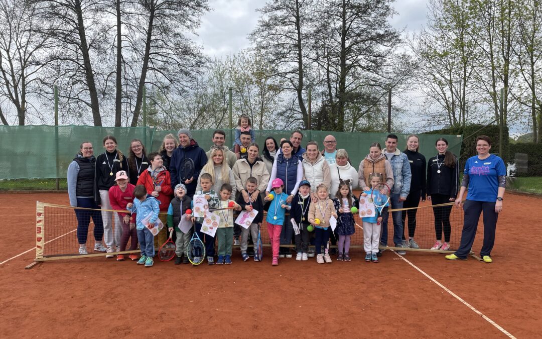 Tenniskids des SV Schwandorf-Ettmannsdorf eröffnen die Sommersaison